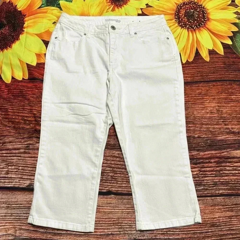 St. John’s Bay White Capris​